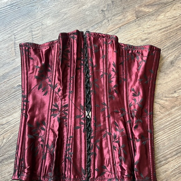 Victoria’s Secret Elegant Burgundy and Black Corset Large Lace Up Jacquard - Picture 4 of 6